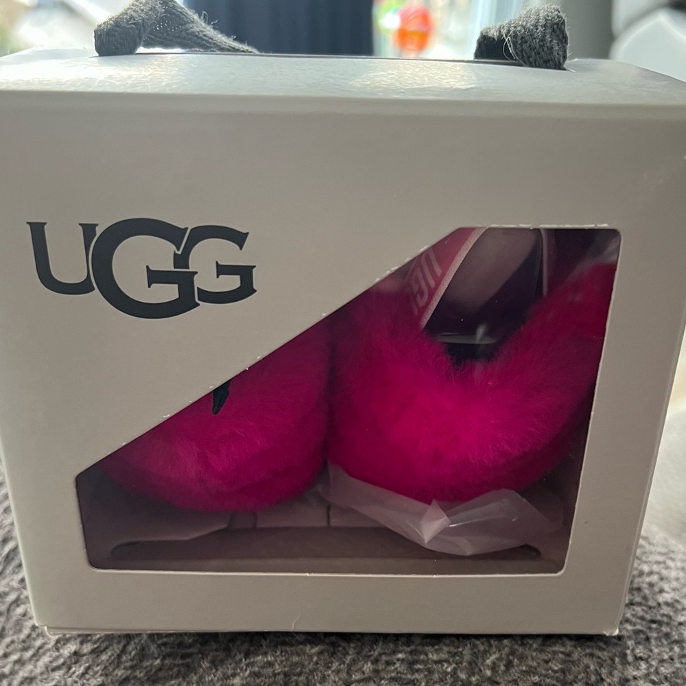 NWT Fluff Yeah Infant Slides